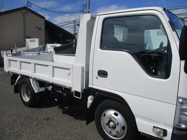 Isuzu ELF 2016